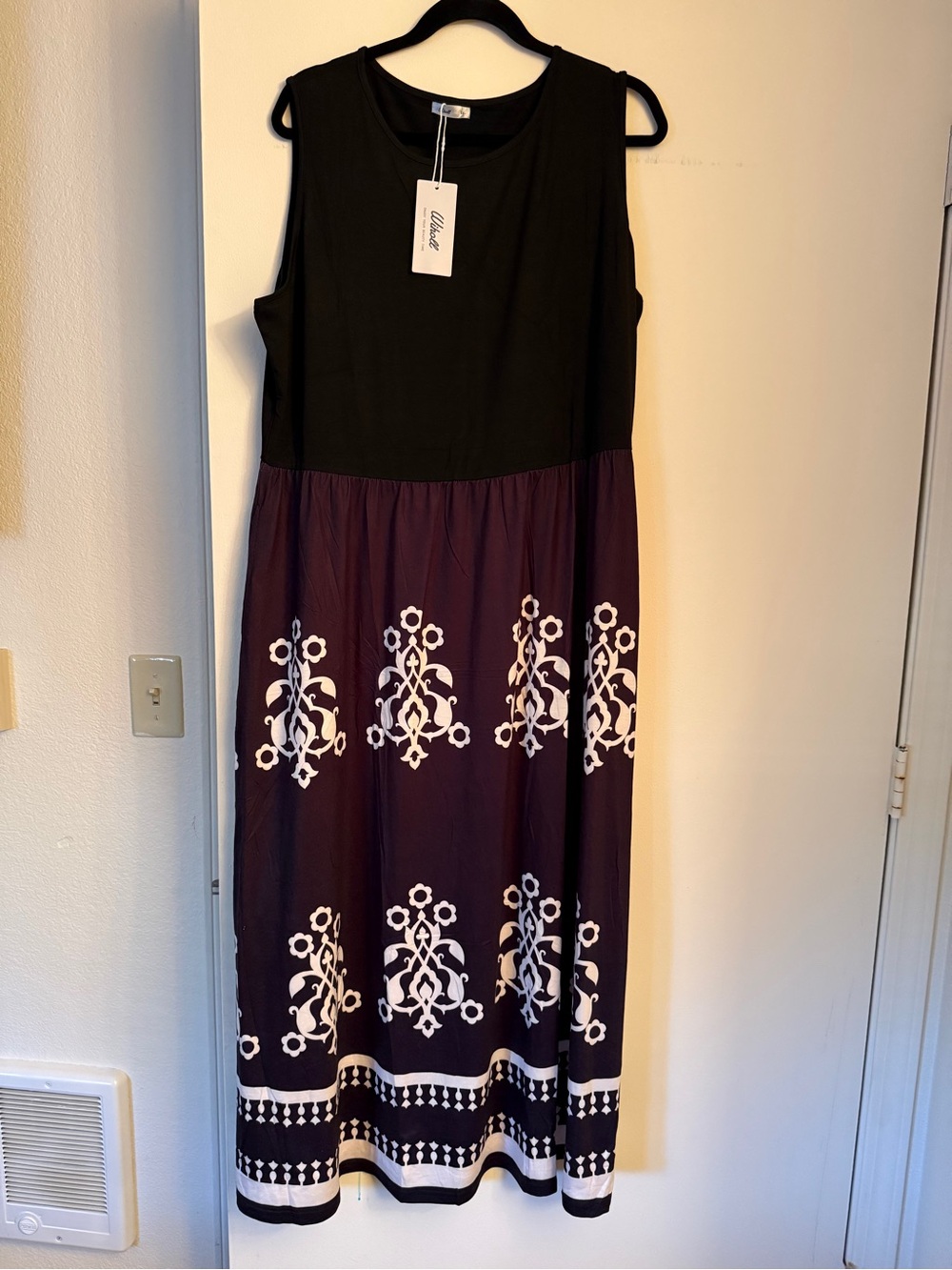 Sleeveless Black Patterned Maxi Dress